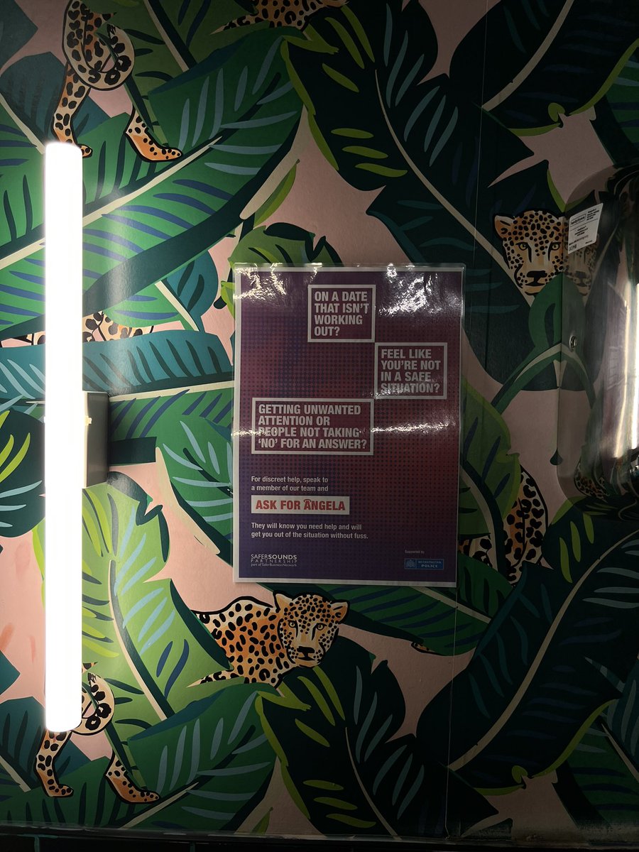 katerinaskranka's tweet image. Na dámských toaletách v londýnských barech. Prosím, proč to není i u nás?