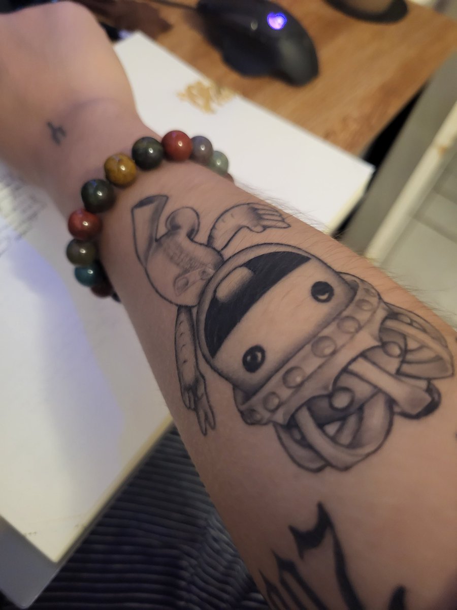 JollyBoogster's tweet photo. @tallylaguna BRO I LOVED THIS GAME SO MUCH I ENDED UP GETTING A FUCKING TATTOO https://t.co/KodekMlre8