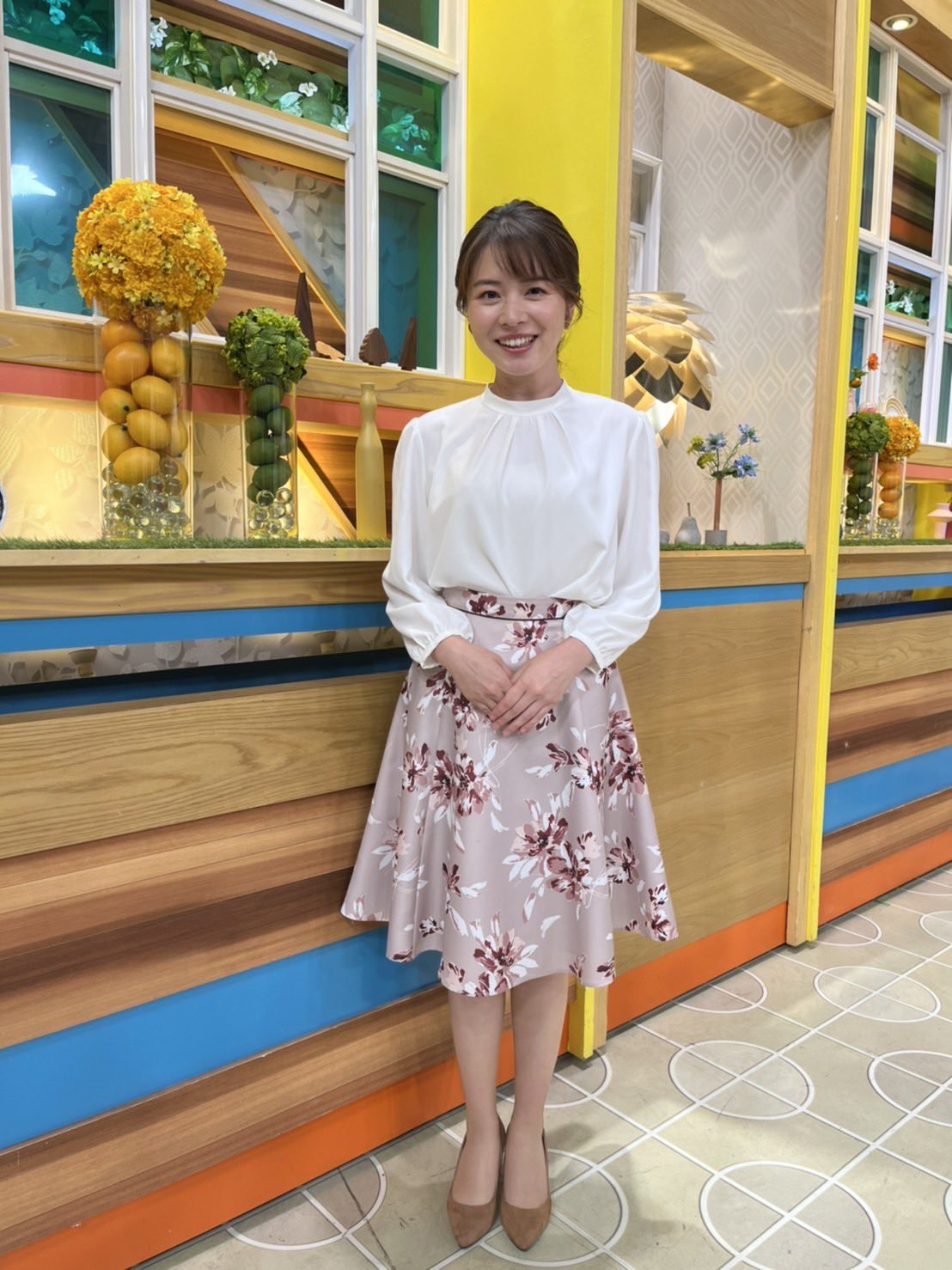 Tbsテレビ ひるおび 本日の Reinacode はこちら ポイントは薄ピンク色の花柄スカート 白色のトップスと合わせたシンプルなコーデです 本日もひるおびをご覧頂きありがとうございました 明日もぜひご覧下さい Tbs ひるおび 玲奈