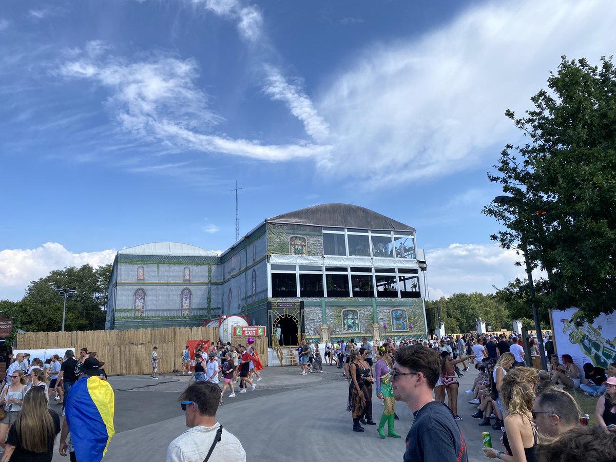BadToxic's tweet photo. Finally #entering #Tomorrowland.
#Eingang #entrance #waitingLine #cashless #topUp #drinks #Getränke #firstBeer #beer #Bier #interestingPeople #groupPhoto #festival #musicFestival #Musikfestival #TRL #Tomorrowland2022 #Belgium #Belgien https://t.co/c3mXlcoPC6
