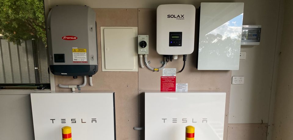 After years of waiting for solar #batteries to become cheaper, many #Canberra families have decided the time is right - with at least one #solar company seeing a huge increase in demand ow.ly/KZRf50K8iMU