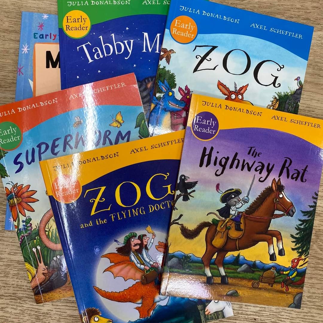 We are loving these Early Readers, familiar titles, beautiful illustrations and just right for encouraging your little one to start doing some of the reading themselves.. They’re a handy size too to pop in a bag when you might need some distraction in a coffee shop..! 🍰☕️