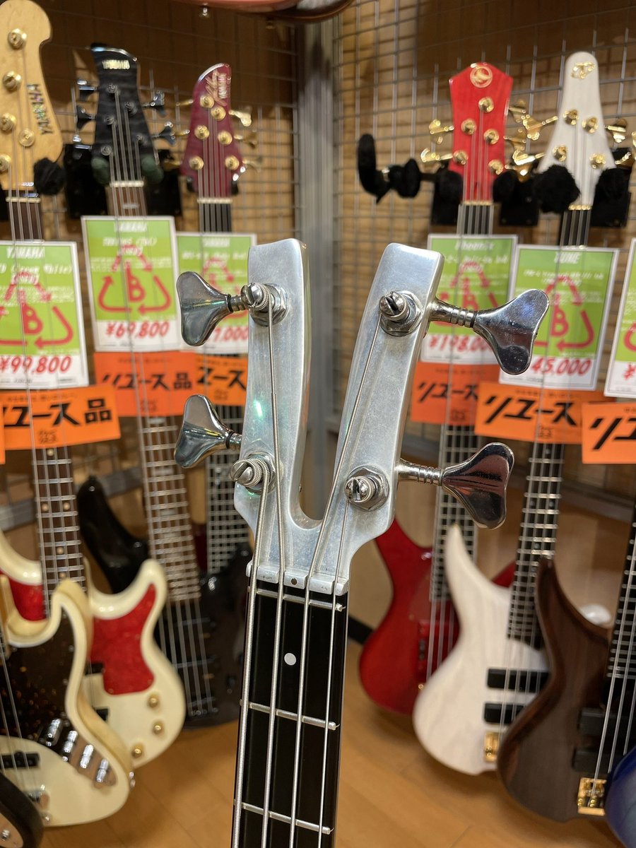 KRAMER エレキベース アイボリー チタン製ブリッジプレート