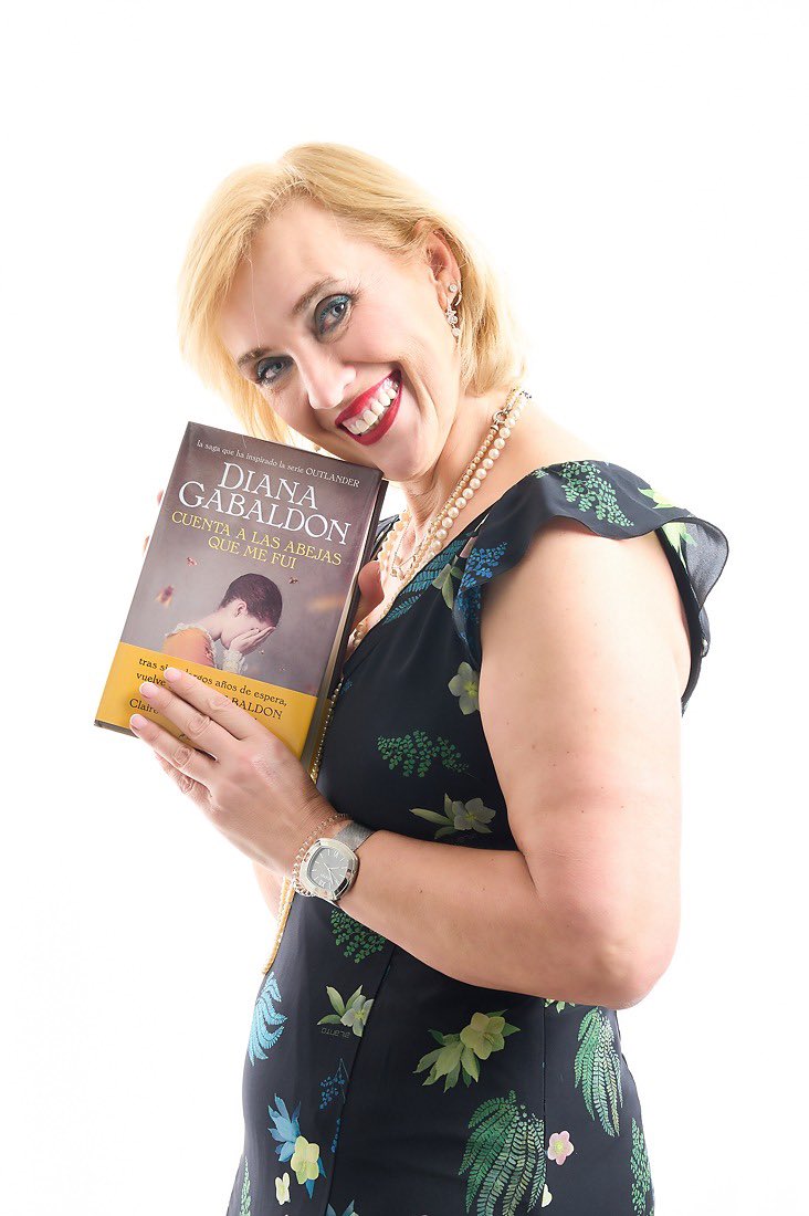 Thanks to @imag_studio for this fantastic picture session , and my loving sixters <a href="/Moredon70/">Monica Redondo</a> <a href="/Olgareddepedro/">Olga</a> <a href="/Tpugabayon/">tamara puga</a> <a href="/bego_snoopy/">snoopy Bego</a> <a href="/SoniaVe09481364/">Sonia Velasco</a> for the book of <a href="/Writer_DG/">Diana Gabaldon</a> . I am in love !!!!😘