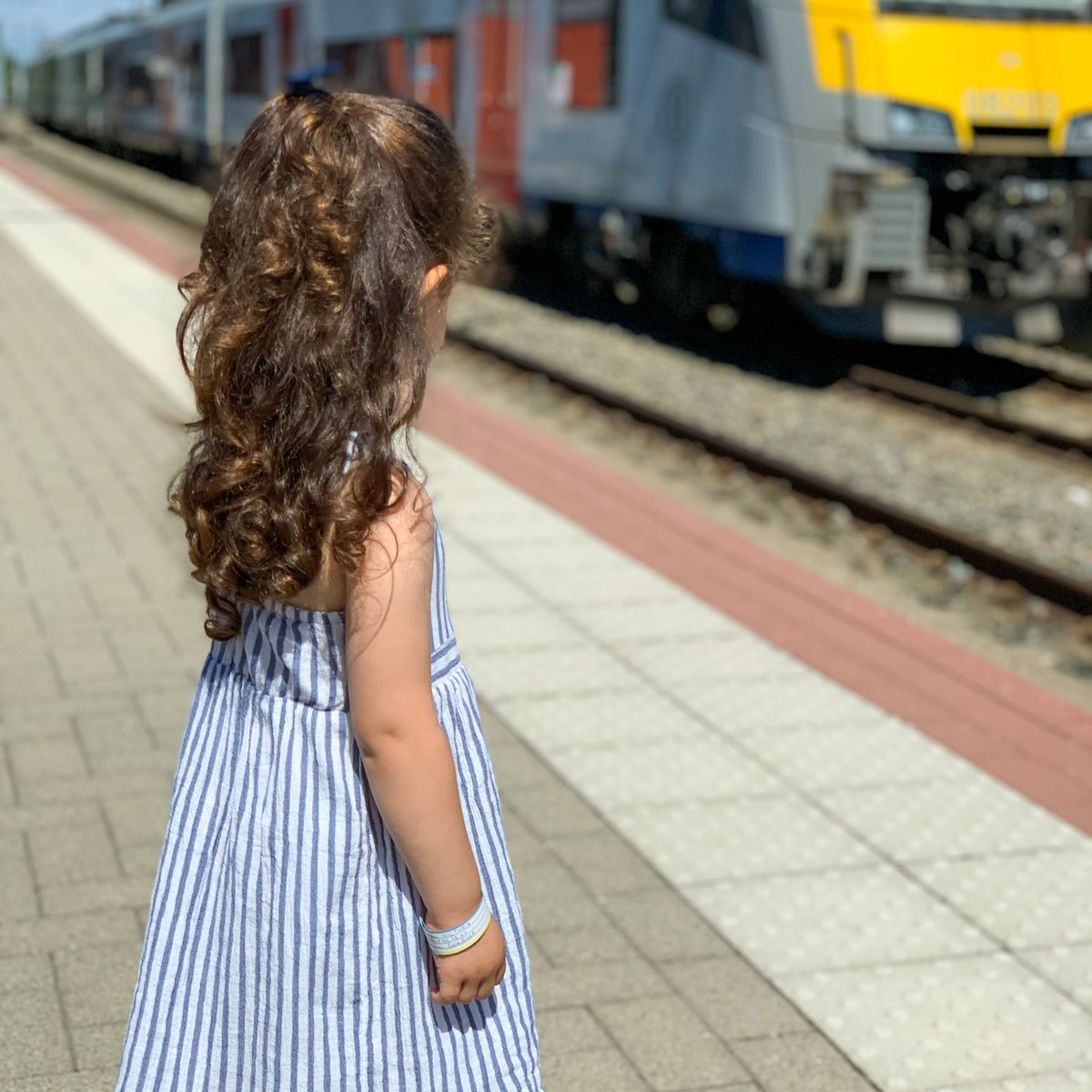 ⛱ Op weg naar de kust? Denk dan ook aan een verdwaalbandje voor je kind.

💡 Ze zijn gratis beschikbaar in de kuststeden.