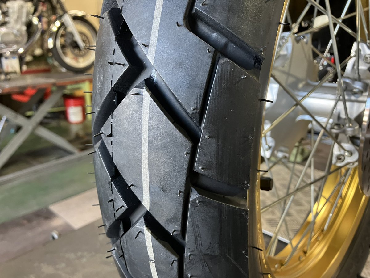 ysp_yusen's tweet photo. セロー買ったけどオンロードばっかりしか走らないしなー、という方にはIRCのGP210が良いですね👍乗り心地、グリップ感が随分変わりますよ🤗リアはアルミリムバルブに換えれます❗️クウキイレヤスイー!
#yamaha
#ysp
#serow
#irc
#gp210
#ヤマハ
#セロー
#福岡
#糸島
#唐津 https://t.co/3SMv5kYM47