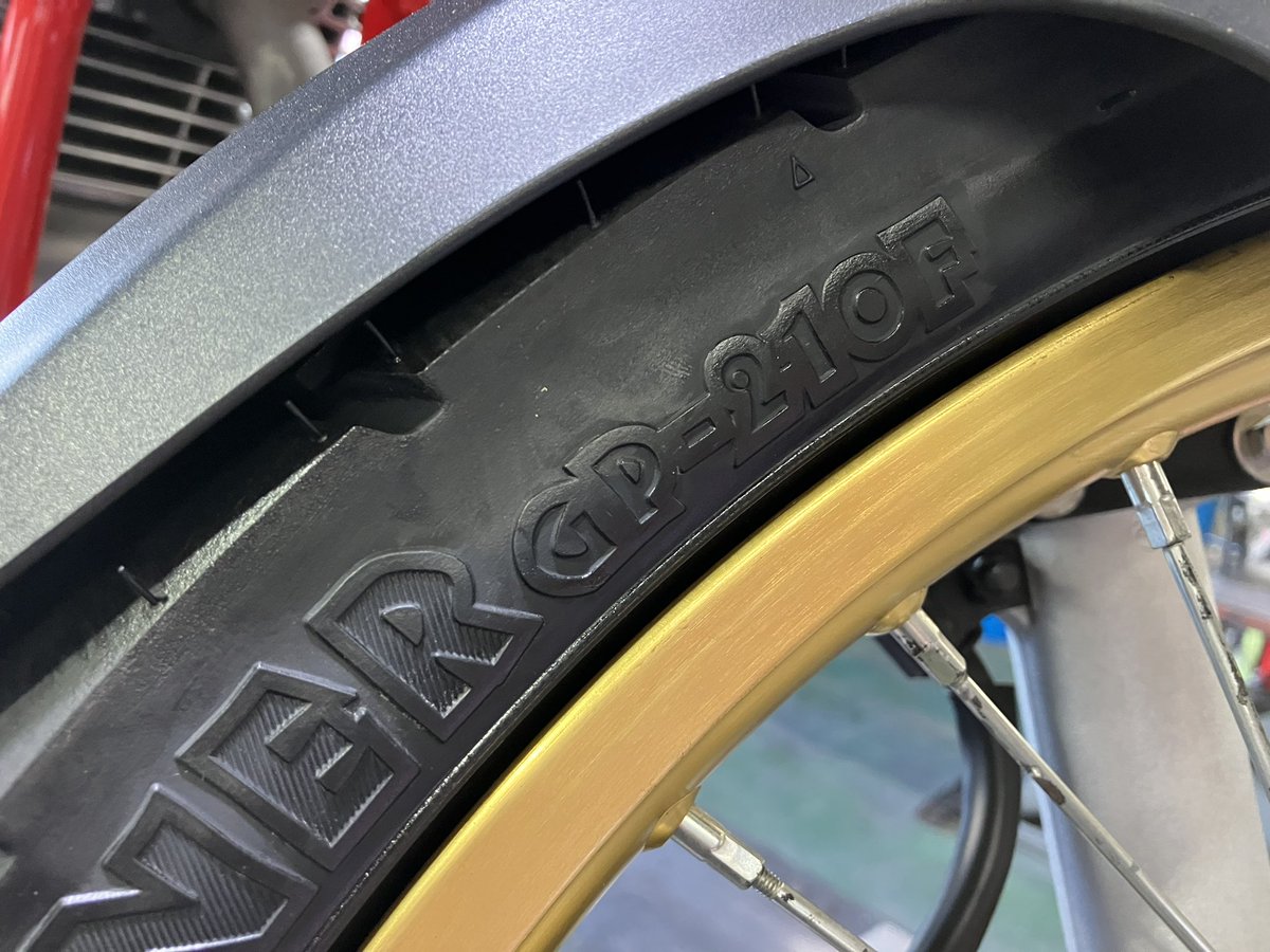 ysp_yusen's tweet photo. セロー買ったけどオンロードばっかりしか走らないしなー、という方にはIRCのGP210が良いですね👍乗り心地、グリップ感が随分変わりますよ🤗リアはアルミリムバルブに換えれます❗️クウキイレヤスイー!
#yamaha
#ysp
#serow
#irc
#gp210
#ヤマハ
#セロー
#福岡
#糸島
#唐津 https://t.co/3SMv5kYM47