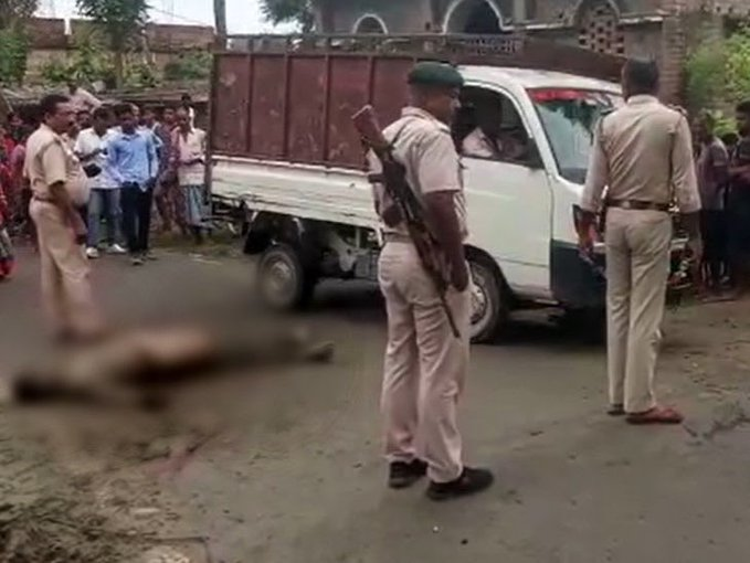 Geneliagrace1's tweet photo. Now this kinda brutality needs to be called out ASAP!Seems like humanity has died in #India.35yr old #Muslim man #muhammad Mustaqim lynched to death in #Bihar by #Hindu extremists on #Sunday night.Nothings done by #Indian #Police &amp; #ModiGovt also has their lips sealed on it.
#BJP https://t.co/huRXwuCE24