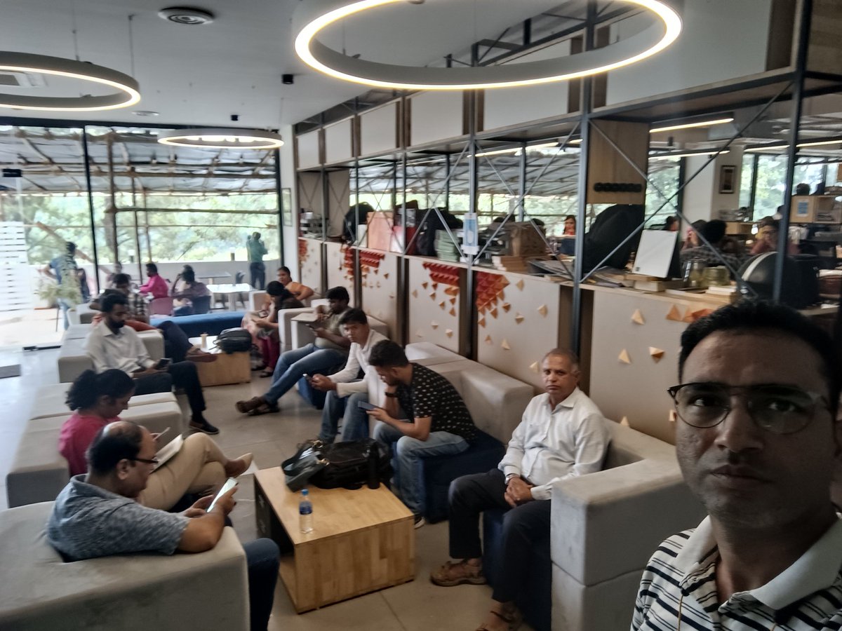 navitl's tweet photo. People are sitting since this morning to discuss the possession date which is due frm more than a year to their Pune office but no one cares to attend them
#PatheticCustomerService
#RajeshPatil #YashPatil #KoltePatil
@koltepatilltd @ZeeBusiness @AnilSinghvi_ @CNBC 
@SANDESH_4VEDi https://t.co/fUxP5gZxhw