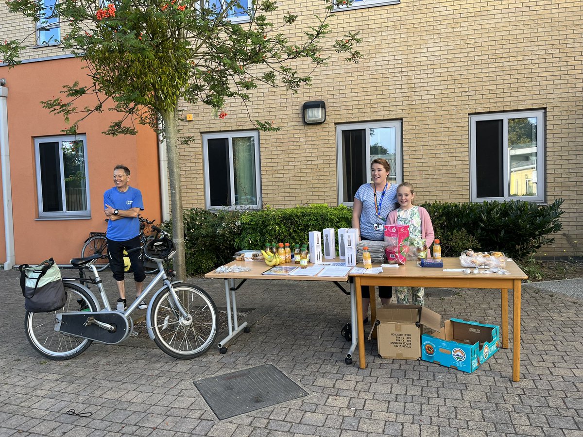 NELFT_AnitaAn's tweet photo. Itβs #CycleToWorkDay with Cyclists Breakfast at Goodmayes Hospital #CycleYourWay whether thatβs in Lycra or wide legged trousers. @carolineohaire1 @NELFT_AnitaAn https://t.co/ZY95TumG3U