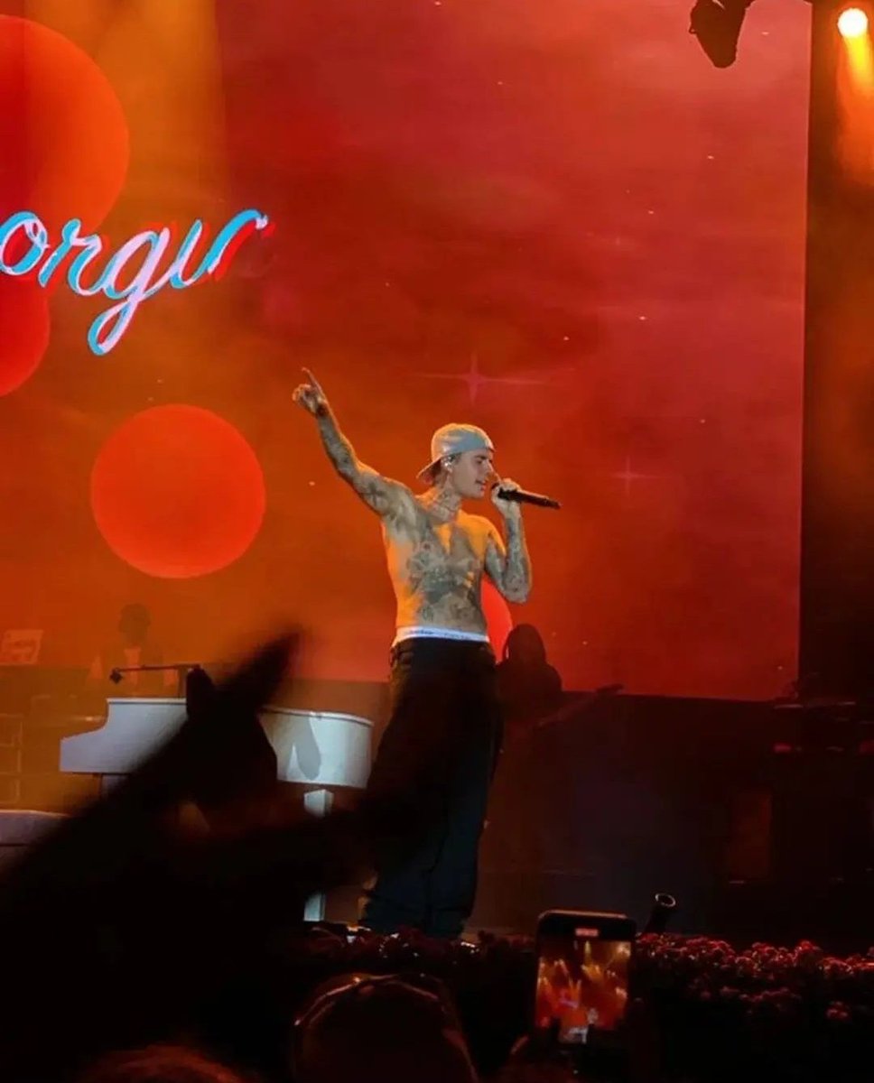 JBICommunity's tweet photo. Photos of @justinbieber at Justice Tour show in Skanderborg, Denmark 🇩🇰 yesterday. (3 August) @smukfest 
#JustinBieber #JusticeTour https://t.co/oD1GDFaJSU