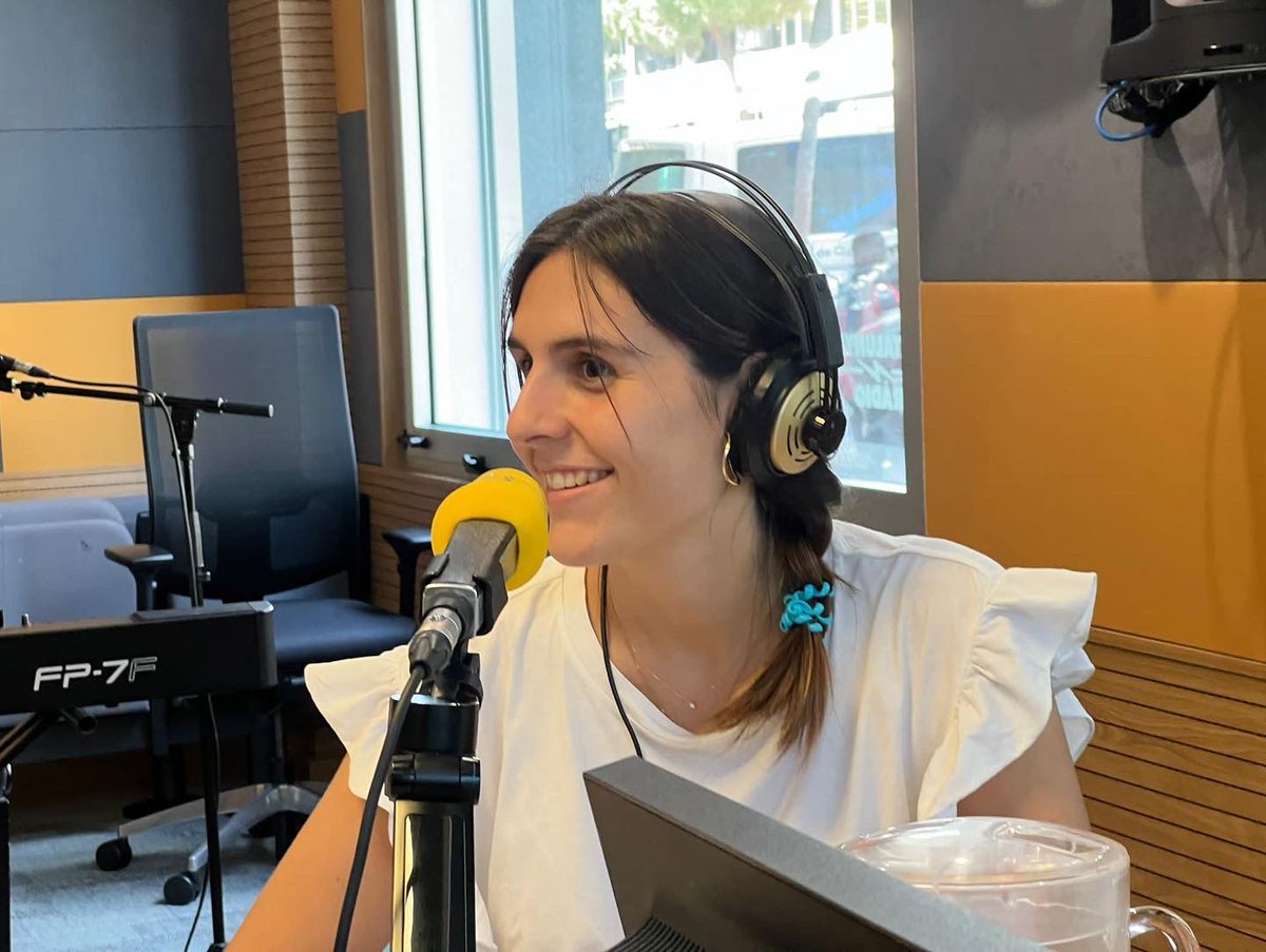 Aquests som nosaltres fent el que més ens agrada. De dilluns a divendres, de 16 a 19 h, fem la <a href="/tardacatradio/">La tarda de Catalunya Ràdio</a>.

Redacció: <a href="/paulacarreras/">Paula Carreras Lorenzo</a>, <a href="/paubartro/">Pau Bartrolí Claramunt</a>, <a href="/esthercarmonaa/">Esther Carmona Cruz</a> i <a href="/claracastella7/">Clara Castellà</a>