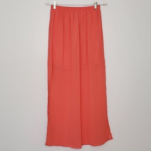 So good I had to share! Check out all the items I'm loving on @Poshmarkapp from @AgnesFr03378025 @mkeany7063 #poshmark #fashion #style #shopmycloset #forever21 #aspen #boohooplus: https://t.co/Nkm3BQt6tc https://t.co/I4mzT5AzDK