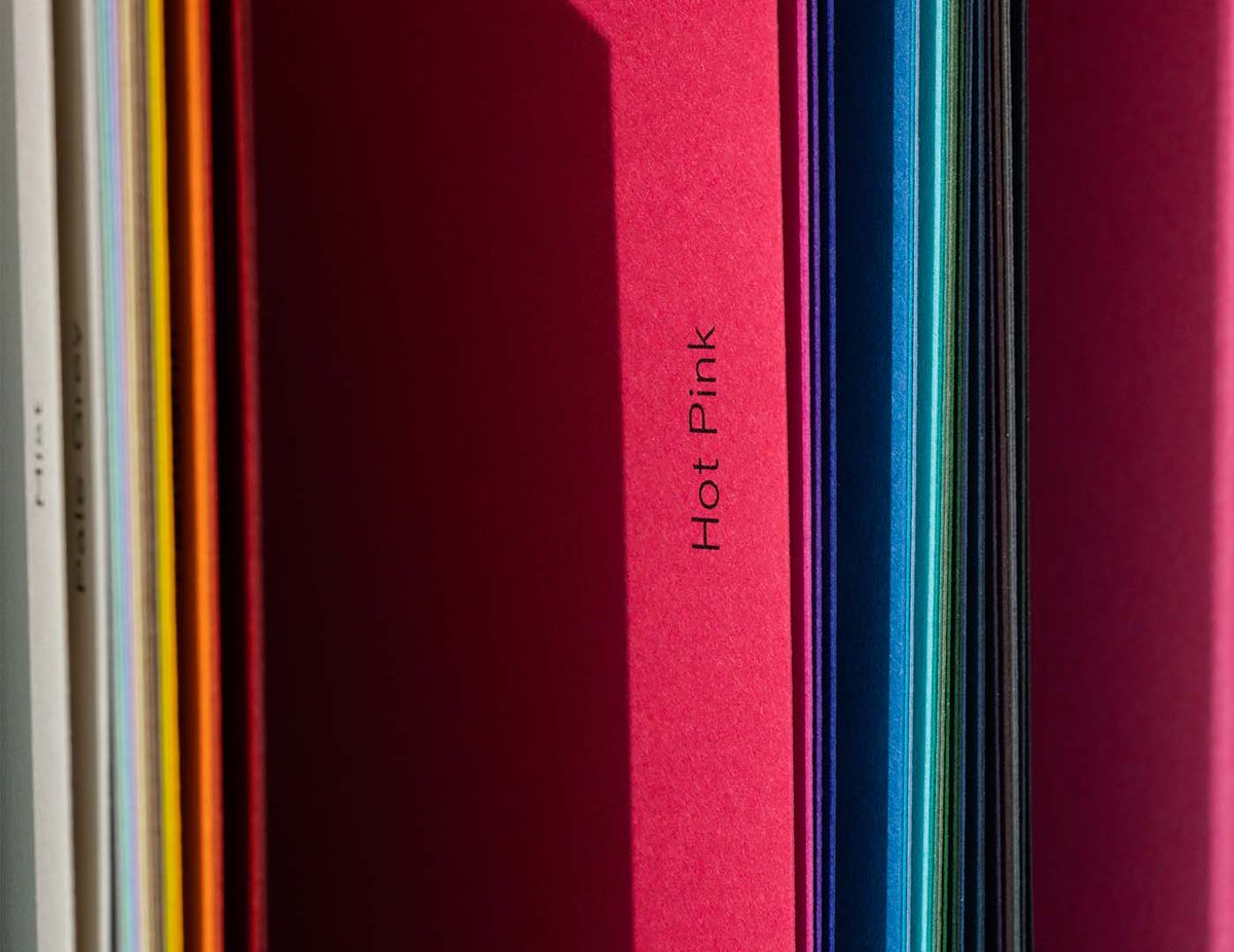 GFSmithpapers's tweet image. #ColorplanMini No. 3 features all 55 @colorplanpapers shades, with the four latest additions - Slate, Hot Pink, Chartreuse and Rust.