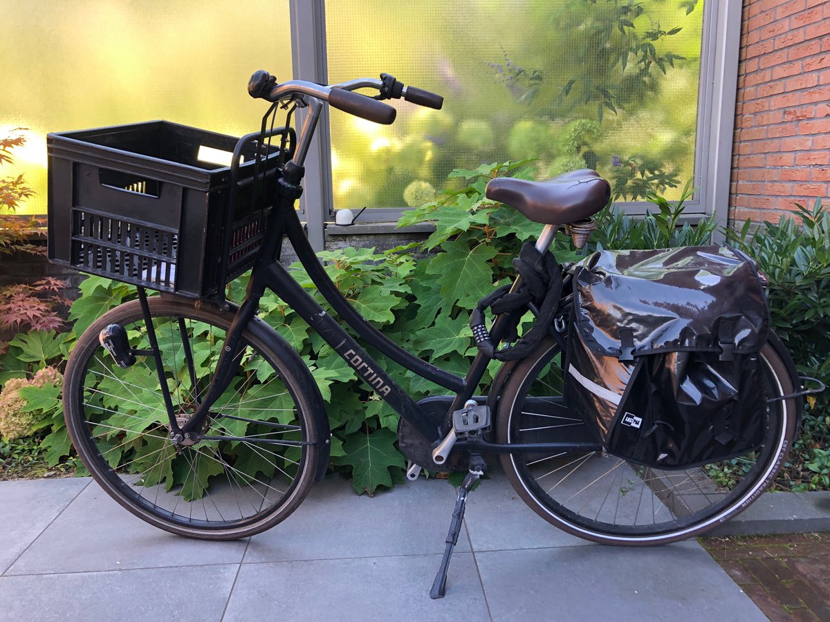 Mist iemand deze Cortina? Gevonden zonder slot in Hoograven (Utrecht). Ik heb een controlevraag om de rechtmatige eigenaar te vinden.