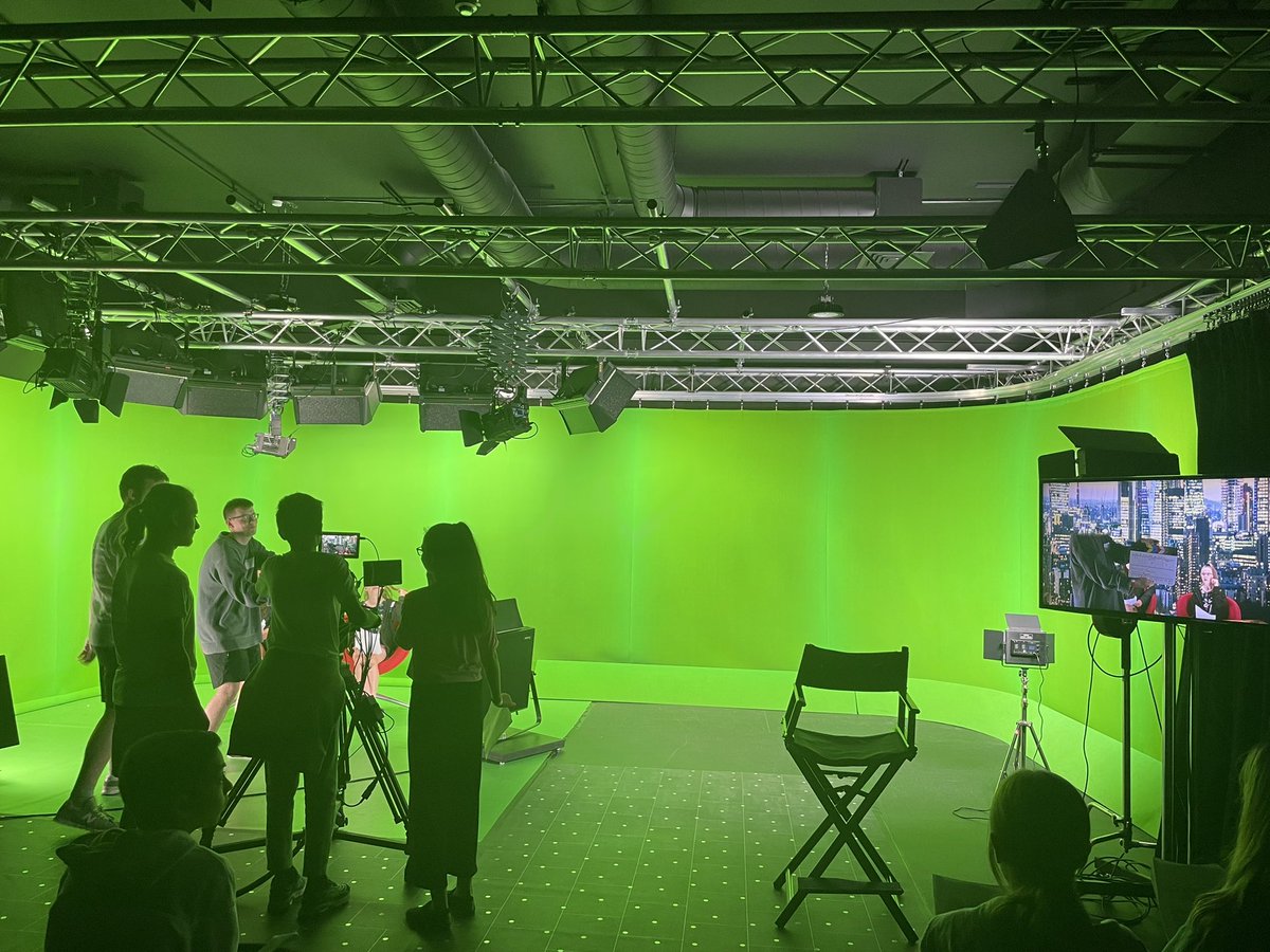 simongauntlett's tweet photo. Had a fantastic couple of days helping @Rise_WIB Summer School @TheGAcademy with kids learning to build a TV studio, virtual production and even make MetaHumans! https://t.co/Wgtx0d6ryN
