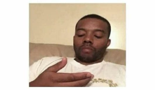 _trash_co's tweet photo. iPhone 7: No headphones 🎧
iPhone X: No home button 🔘
iPhone 13: No charger 🔌
iPhone 14: https://t.co/wUvoAafsEn