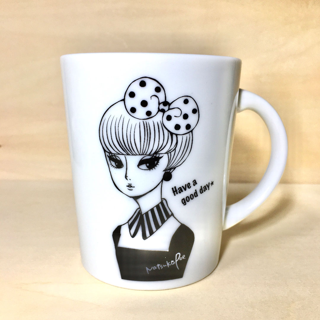 conyxyz's tweet photo. 【新商品】Natsuko Poeさんのグッズ販売開始です！めちゃくちゃ可愛いです✨マグカップ、トートバッグ、スマホクリーナー、ポストカードを取り扱わせていただいております！ぜひご覧ください(o'ω')ﾉ

Natsuko Poeさんのグッズ一覧はこちら
https://t.co/fg3vVHBKxx https://t.co/NtEw3jsdtU