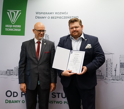 FBI_TASBUD's tweet photo. Grupa kapitałowa F.B.I. TASBUD otrzymała nowe certyfikaty ISO w związku z posiadaniem zintegrowanego systemu zarządzania zgodnego z normami PN-EN ISO 9001:2015, PN-EN ISO 14001:2015 oraz PN-ISO 45001:2018. https://t.co/FiPeGKg27Q