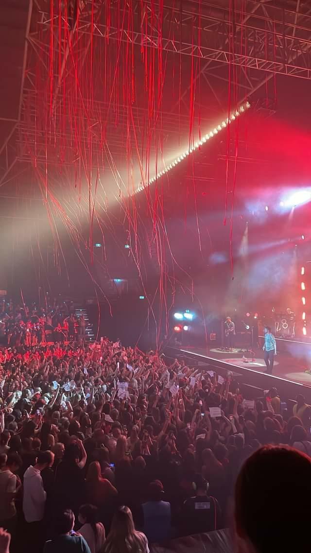 Julia4233's tweet photo. The moment @Louis_Tomlinson showered the Perth fans with red streamers, went off with a bang. It looked awesome. So many great moments during the show, I'm still buzzing about this brilliant night.❤❤ https://t.co/2JcKHcP8og