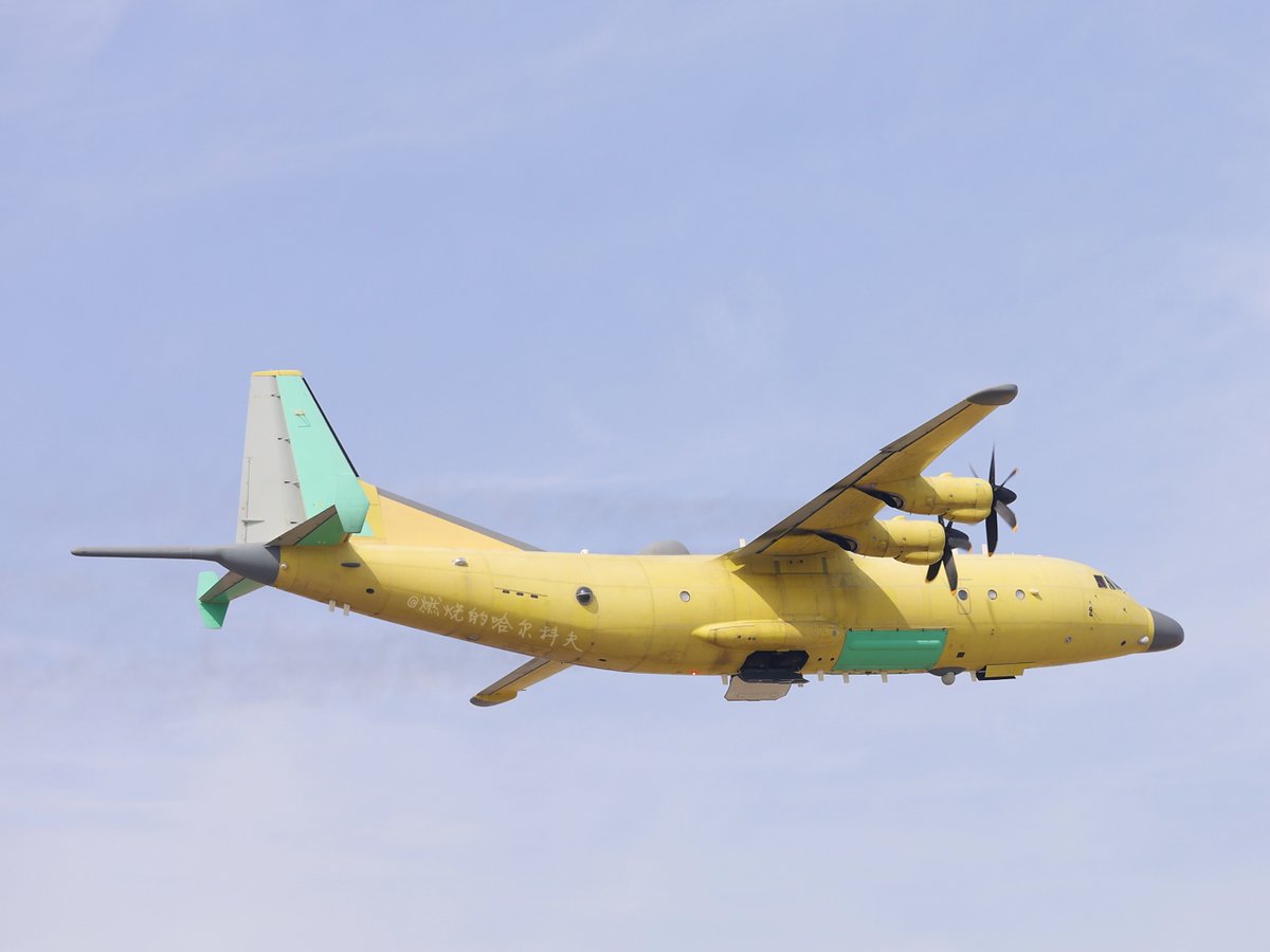 RupprechtDeino's tweet image. Finally the first two clear images of the improved KQ-200A (aka Y-9Q or GX-14) showing the larger redesigned nose and the shorter MAD sting.  

(Images via @燃烧的哈尔科夫
 from Weibo)