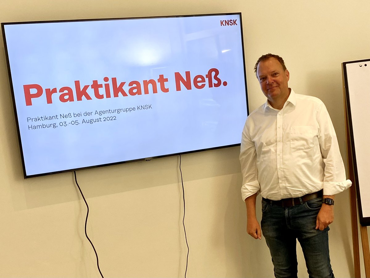 Heute Tag #2 des #Praktikums bei <a href="/KNSK_official/">KNSK</a> in #Hamburg. Start mit: PowerPoint und Kreativem Briefing, wie es sich gehört.