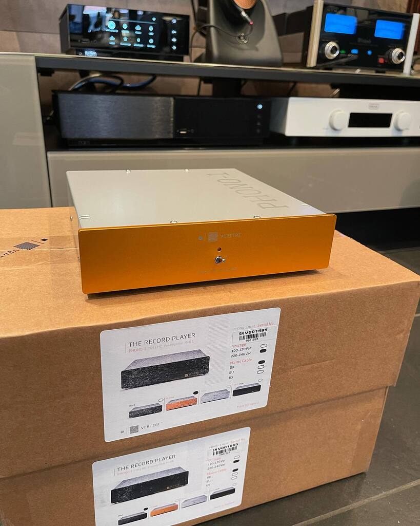 Vertere Phono 1 MKII L, new and updated phono stage by Vertere Acoustics.
.
#naimaudio #vertere #verterephono #verterephono1 #verterephono1mk2l #hegel #mcintosh #phonostage #phonopre #movingcoil #movingmagnet  #analogue  #analoguevibes #phono #hifi  #mai… instagr.am/p/Cg1GtpHoJIG/