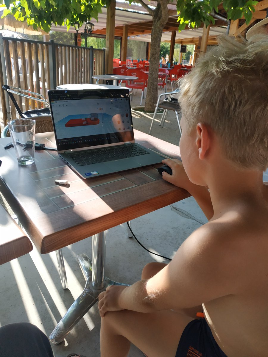 20100nicolas's tweet photo. Animation d'un atelier #impression3d au camping le Padimadour (proche Rocamadour) dans le cadre du dispositif #Conseiller #numérique France Relance pour l'office de tourisme Vallée de la Dordogne. Fier d'Antonin qui a su créer son porte-clef puis l'imprimer :-) @ladepechedumidi https://t.co/VAXWiPCeSL