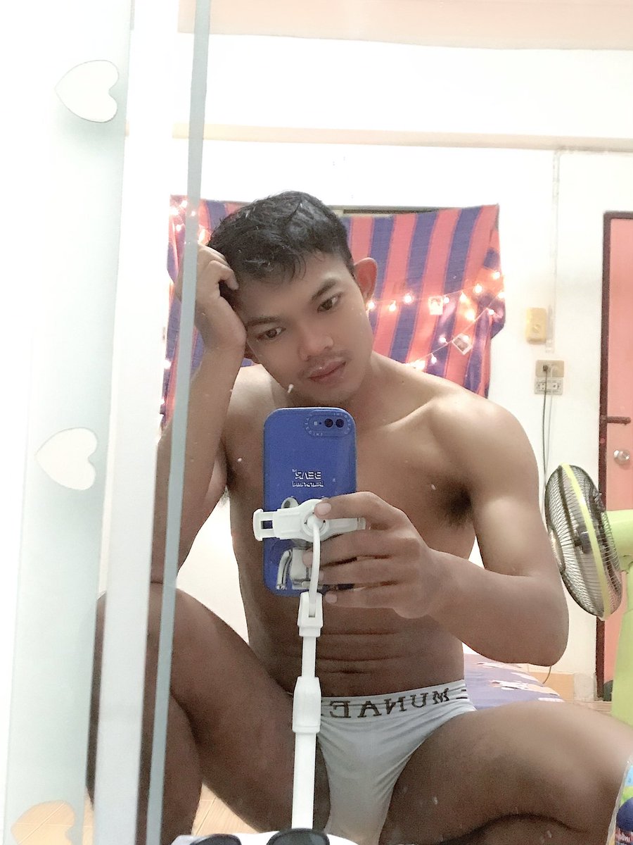 bukko1234's tweet photo. คงจะมีแต่แกงค์คอลเซ็นเตอร์ แหละที่อยากคุยกับเรา 😎#นวนคร #รังสิต https://t.co/LETPyCKnxL