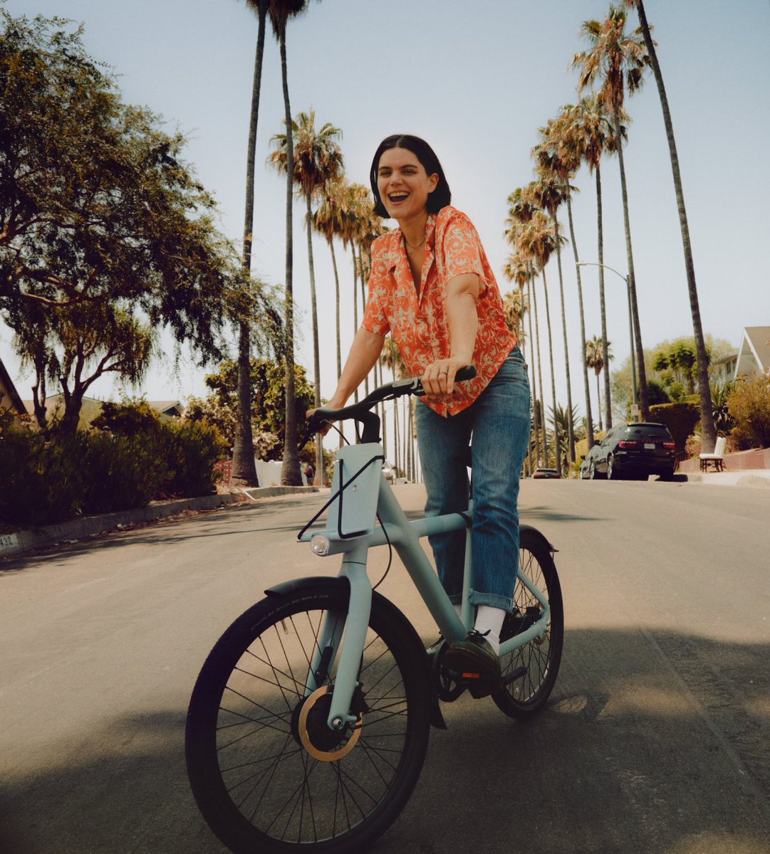 belleStoreInc's tweet photo. VanMoof X3 has a radically compact frame, with extra-agile handling for quick getaways — Shop in Lagos and Abuja Nigeria via https://t.co/IrXN6IjVxo — #vanmoof #vanmoofs3 #vanmoofx3 #vanmoofbikes #bike #bikes #bicycle #electricbike #biketouring #iphone13 #workout #exercise #work https://t.co/j3M9fWIVZe