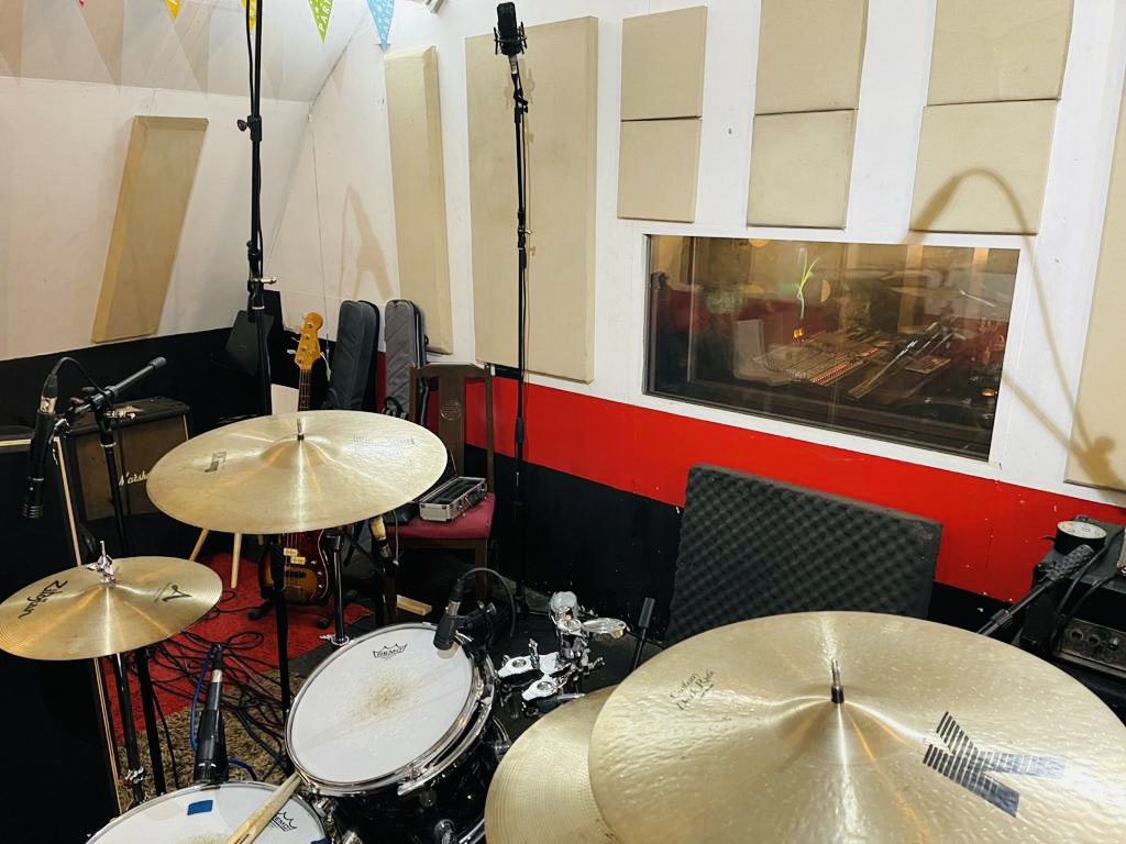 BonaFideStudio's tweet photo. Our #MusicHouse today represents #acoustics you can trust, the highest level of #audio industry-standard equipment, #tracking areas, and a unique working environment so that you can focus on the #music.
Book your free consultation today.
02088839641
#audiotracking #trackingstudio https://t.co/PRFHBC4DFT