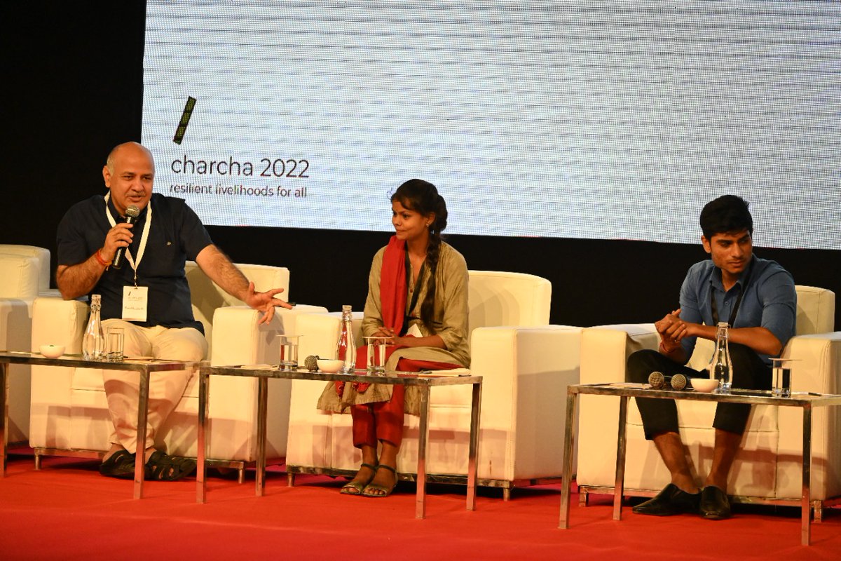 thenudge_in's tweet photo. 𝐌𝐚𝐧𝐢𝐬𝐡 𝐒𝐢𝐬𝐨𝐝𝐢𝐚 sets a vision for the sarkaar and for the youth of India to move from gainful employment to aspirational employment. His keynote set the tone for the Skill Development track at #charcha2022.

@msisodia | @OfficeOfDyCM

#letscharcha #humansofcharcha https://t.co/Ad0ysKleTf
