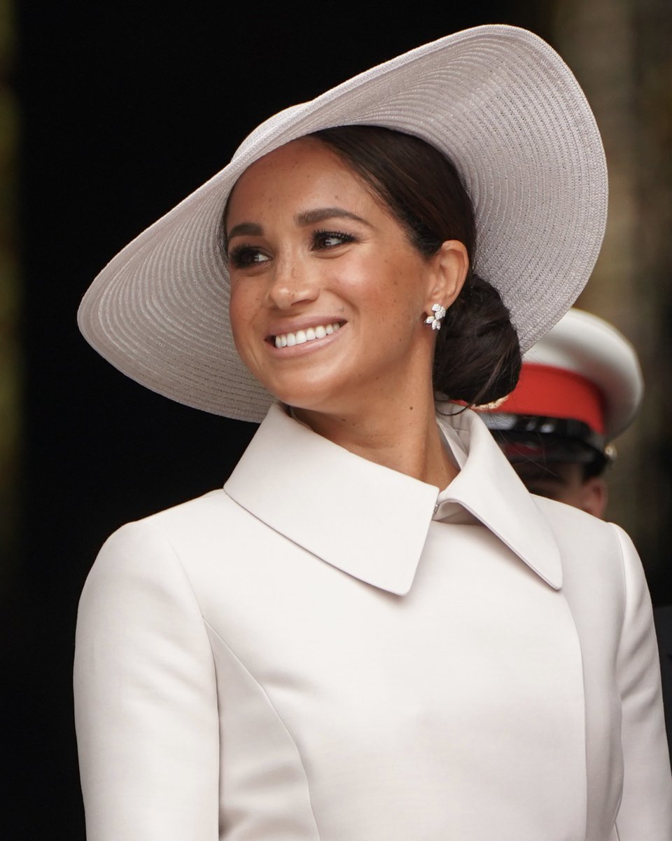 KensingtonRoyal's tweet image. Wishing a happy birthday to The Duchess of Sussex!