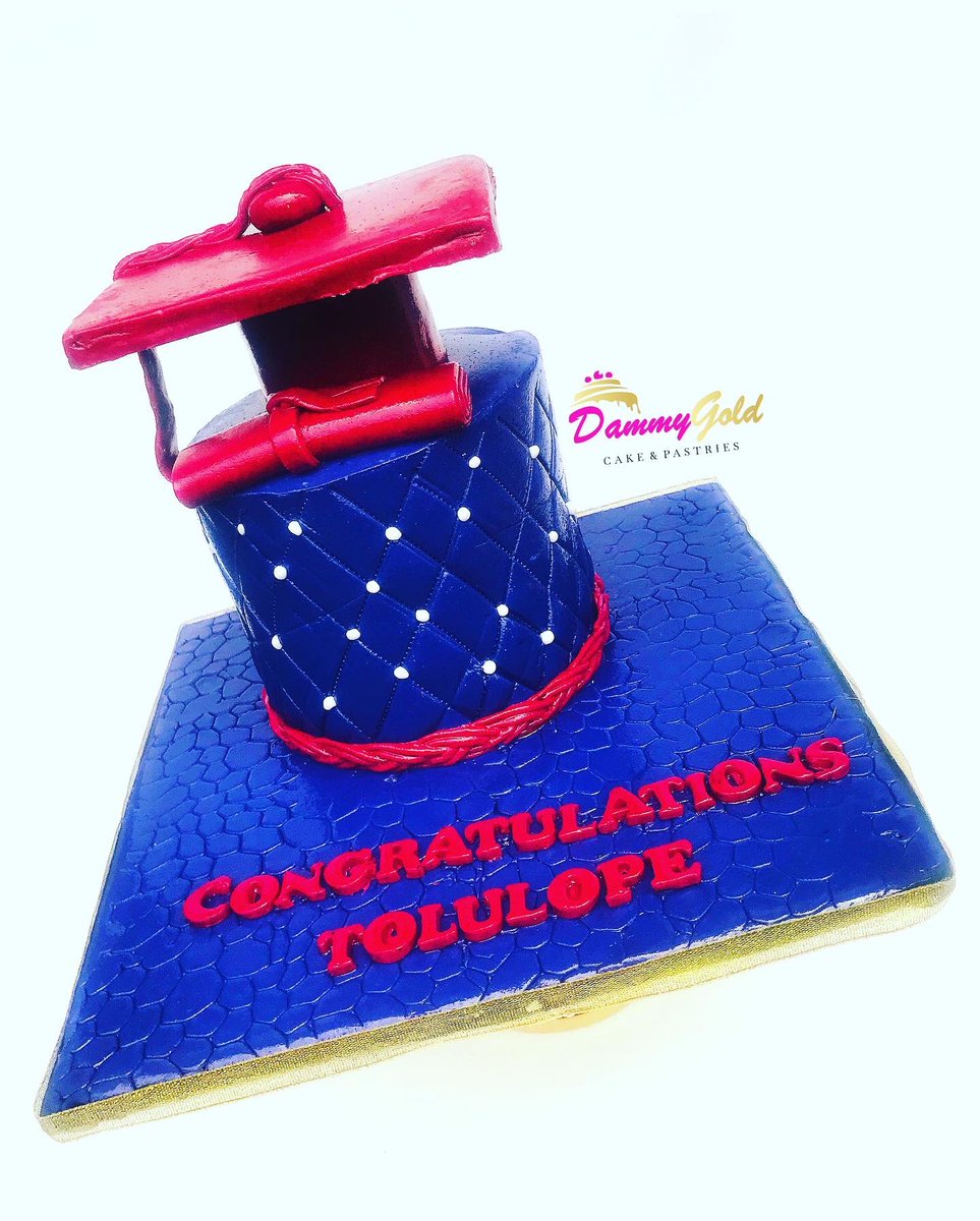 dammygold032's tweet photo. We are in the season of graduation 👩🏻‍🎓 book us for your next graduation cake, is always my pleasure to be part of your celebration 🎉  🍾  🎊 . https://t.co/3cRLw0WXEu