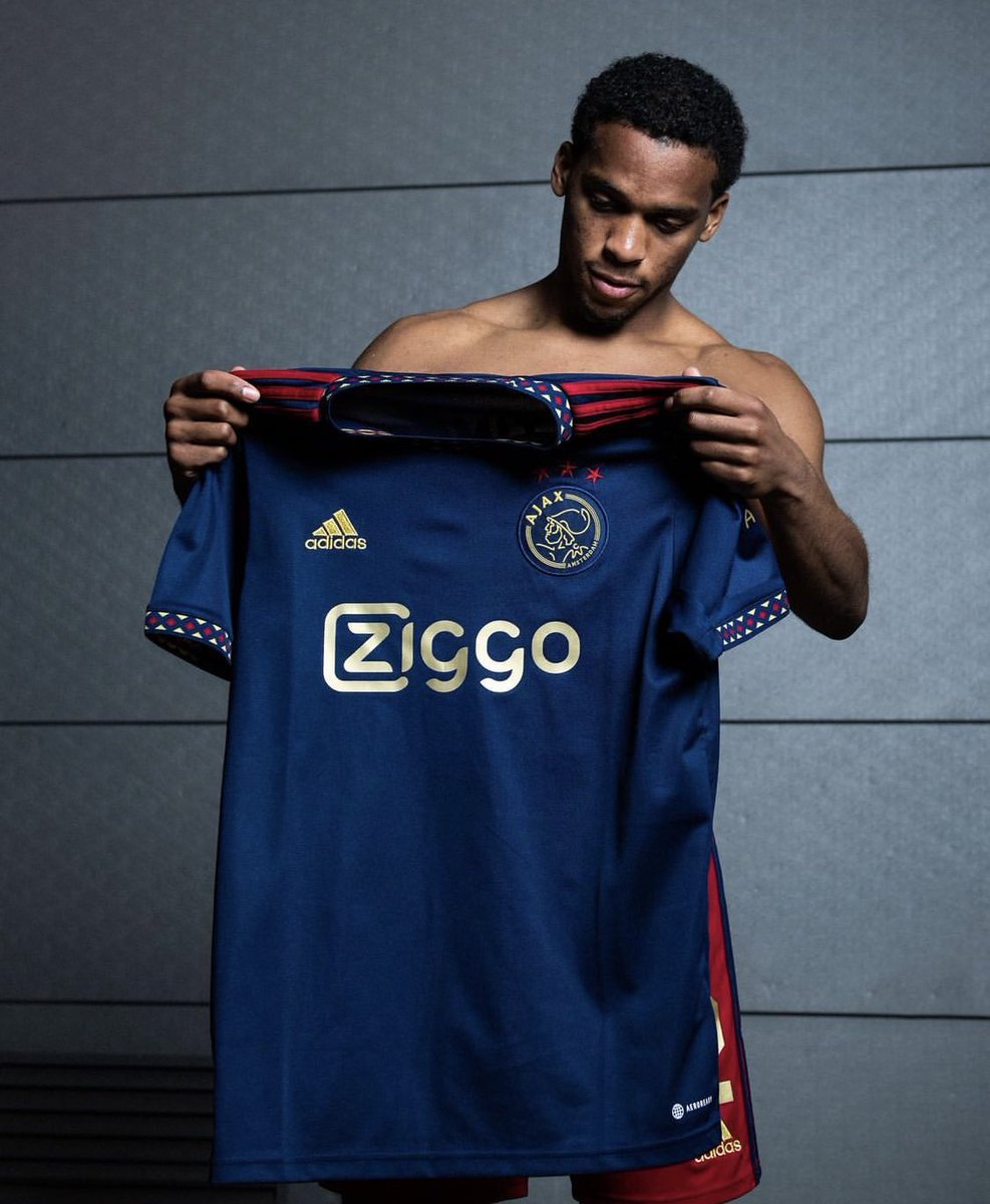 FaktaSepakbola's tweet photo. RESMI: Jersey away Ajax Amsterdam musim 2022/23 👕 https://t.co/f4aikrmJ3h