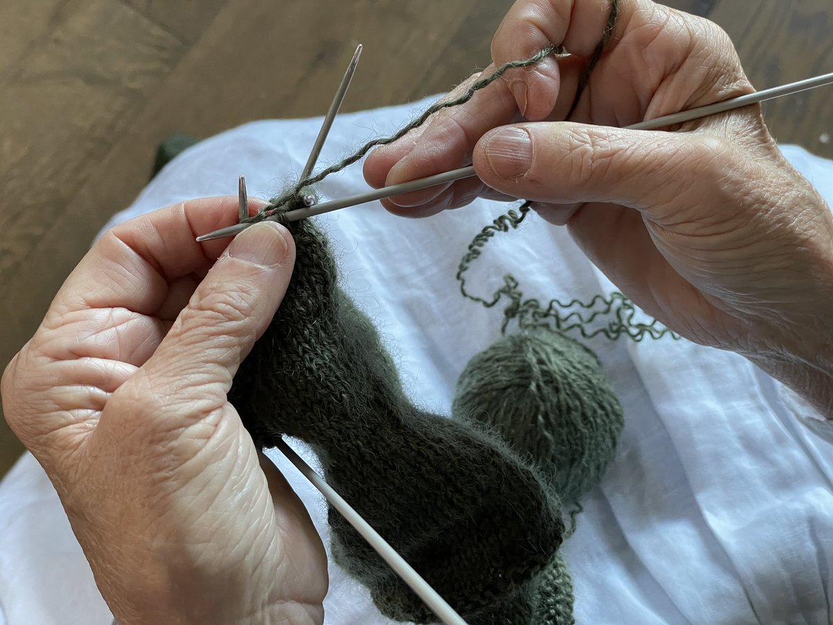 RAGriggsauthor's tweet image. Doing some #tudor #knitting today #historyinterpreter