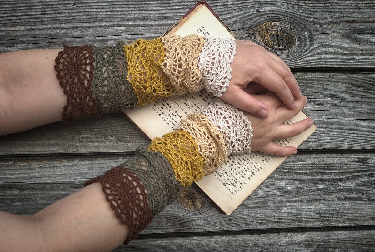 My last work. You can see it in my Etsy Shop:
CaramelDogCraft.etsy.com

#etsyseller #etsy #etsyhandmade #etsystore #etsyshop #crochetlace #crochet  #lacy #lacemittens #armwarmers #wristwarmers #autumnoutfit #autumn #autumngloves #romantic #bohoihippie #boho #hippie #handmade