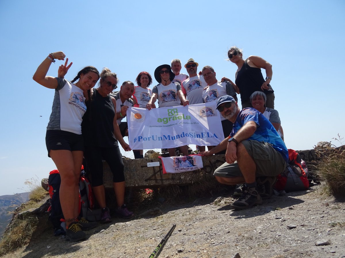 Nuestra sexta cima conseguida, Peña Trevinca, el techo de Galicia. En esta ocasión nos acompañó Silvia Rey, una galleguiña que siempre está ahí.
Toda la subida transcurrió por unos parajes llenos de vegetación.
migranodearena.org/reto/16-cimas-…
#PorUnMundoSinELA