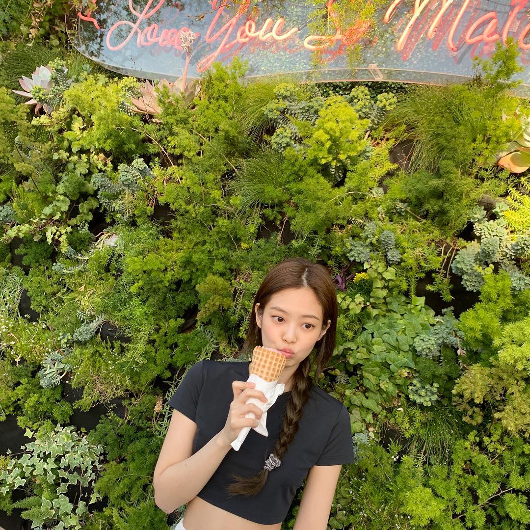 ninmier's tweet photo. ㅤㅤㅤㅤ @ninmier | 𝟎𝟒.𝟎𝟖
        —  𝘨𝘰𝘰𝘥 𝘮𝘰𝘳𝘯𝘪𝘯𝘨 “(💚)”
                  #BLACKPINK

 сегодня в планах ;  целый
 день гулять, погода чудесная! https://t.co/e49Fx4y7ew