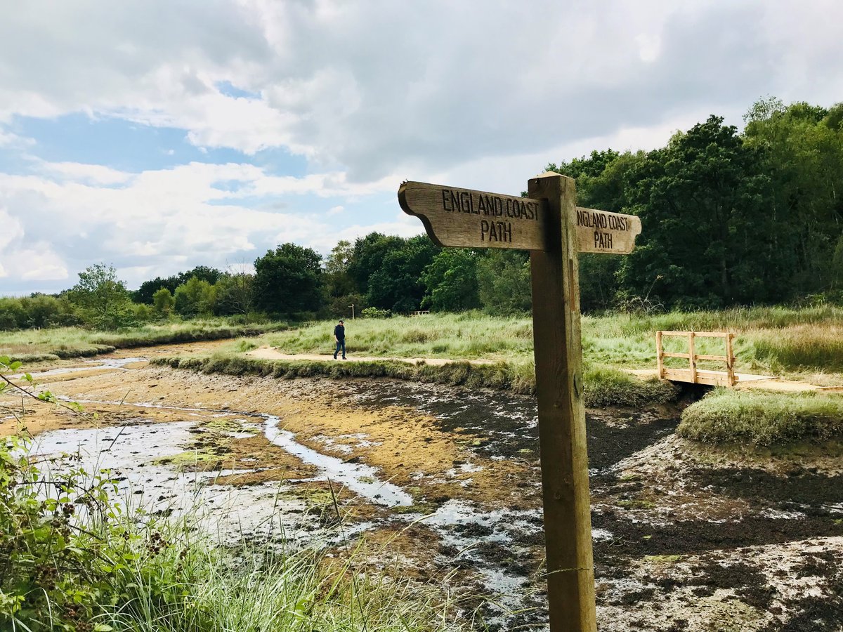 NaturalEngland's tweet photo. The #EnglandCoastPath just got even longer… 🤩 🌊

We’ve opened nearly 52-miles of continuous walking route in #Hampshire which takes you from #Calshot to #Portsmouth via #Gosport. 

📷 Hamble Common, Hampshire

👉 https://t.co/RmBZzdixd8 https://t.co/p4oxhd70pe