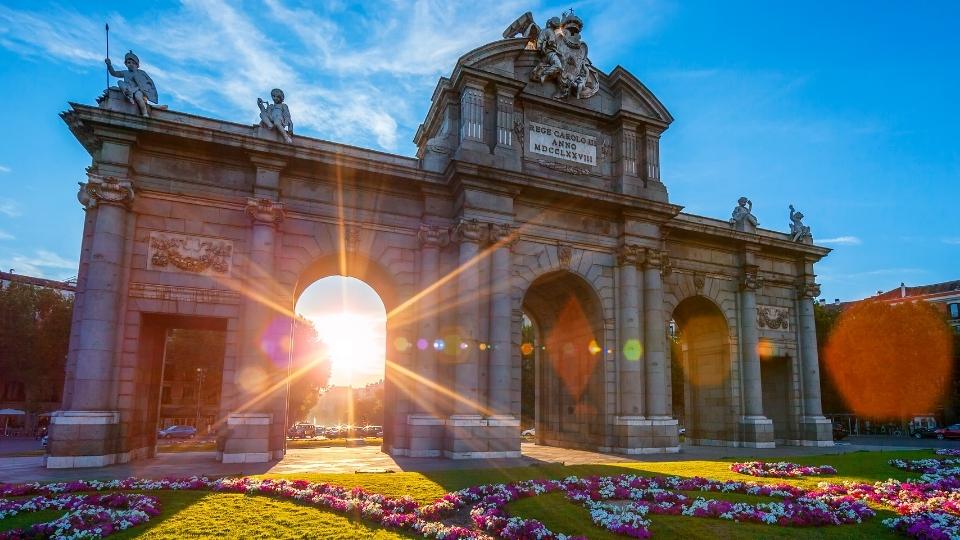 BekaFinance's tweet photo. · Beka Credit ·
#JerónimoSánchez, de Beka Credit, ha sido nombrado Vocal Cooperador del Pleno de la @CamaradeMadrid, a propuesta de #ÁngelAsensioLaguna, Presidente de la Cámara.
#BekaCredit https://t.co/EHN7S9V3IC