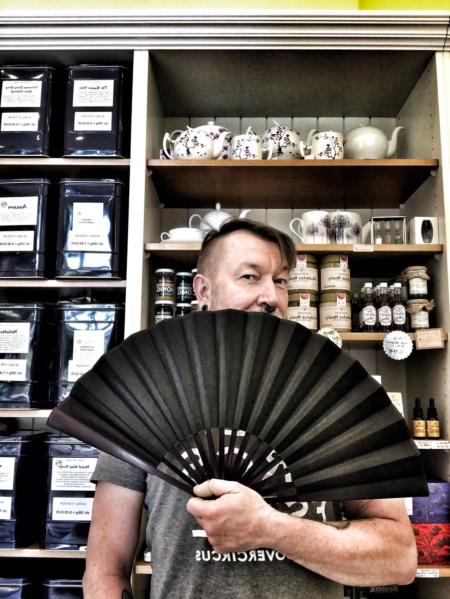 FrankWolfSchum1's tweet image. was tun bei der #hitze? 
ich sag nur #fächerfüralle!
kommt, zeigt mir eure #fächer!