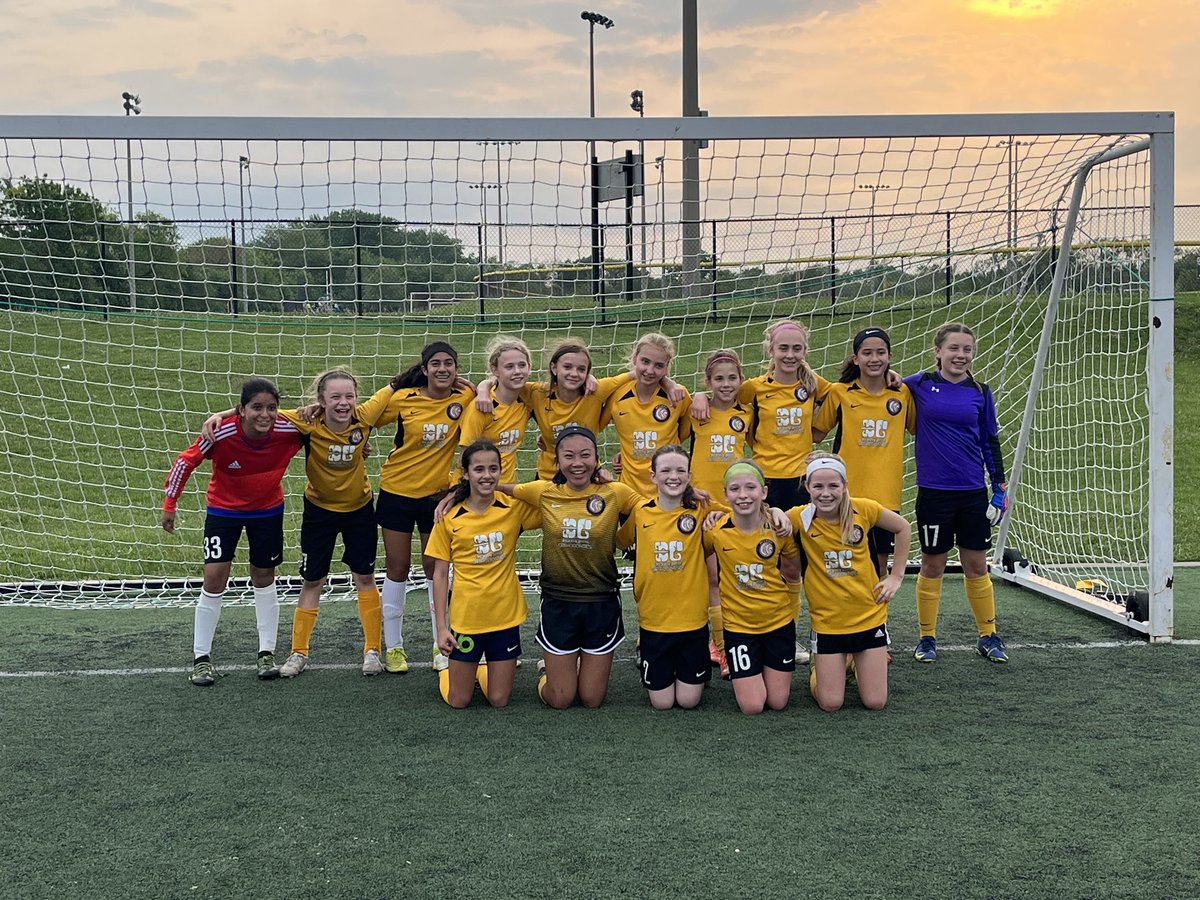 WizardFCSoccer's tweet photo. Summertime Sunset Training brings all the smiles for 2009/2010 girls. ❤️⚽️🥅👏🏻😀��🤟💃🌅😎☀️ •

#soccer #football #futbol #fifa  #soccerislife #alexmorgan #rapinoe #soccerlife #uswnt #usmnt #thewizardway #nike #chicagoredstars #soccerskills #wizardfc #soccermom  #youthsoccer https://t.co/eqsuS1N9MO