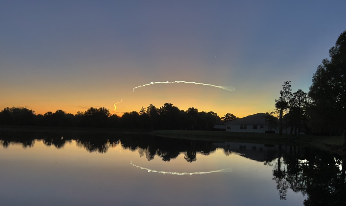 rocksatthestars's tweet photo. Spectacular view from Sarasota, Florida! Congratulations! #ULA #ULALaunch #Atlas #AtlasRocket #Rocket #Centaur #SpaceForce https://t.co/Mc61M44Xw2