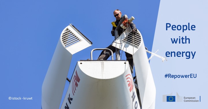 Energy4Europe's tweet photo. 'People with energy' ⚡️ is a series of 6 video 📹portraits featuring #EUcitizens who share their experiences of what it is like to work in different #renewableenergy installations across the EU. 

Watch their stories ➡️ https://t.co/VFZdlkPaAw https://t.co/Bevqk1RWGg