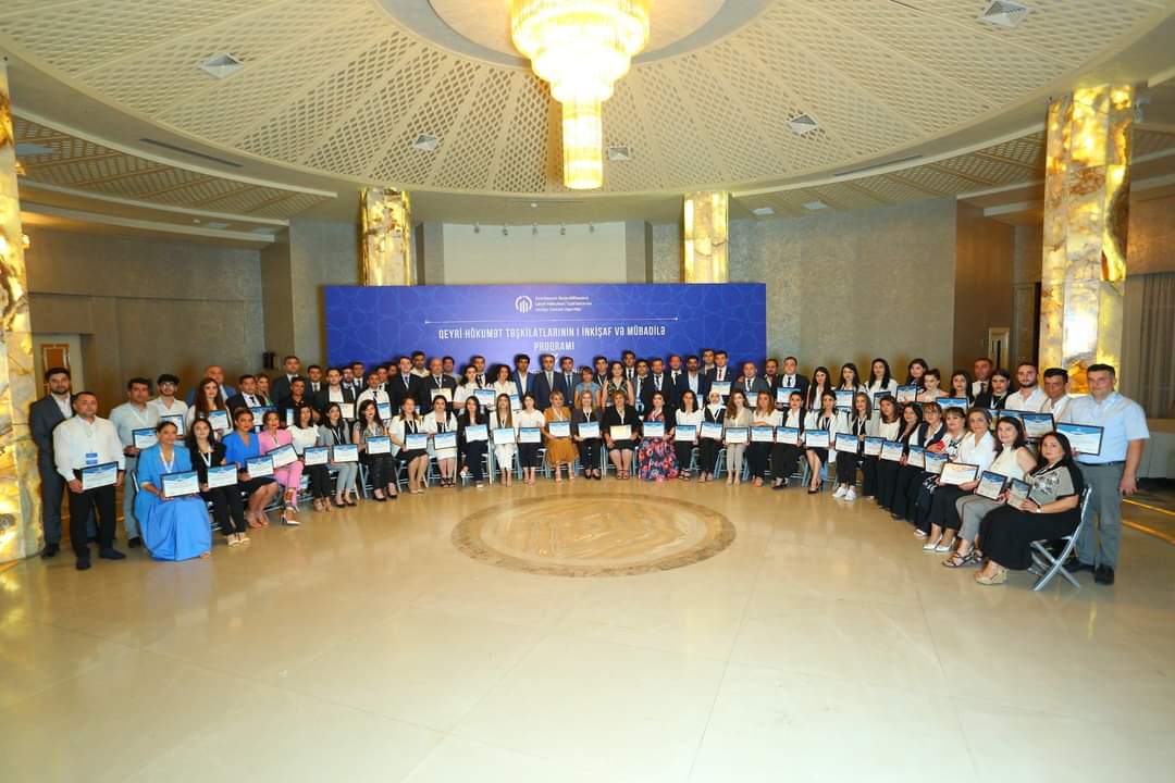 SevinjFadai's tweet photo. Ən qiymətli kapitalın insan kapitalı olduğunu,vətəndaş cəmiyyəti institutlarının həllinə töhfə verməli olduğu problemlərin ölçüsünü nəzərə alsaq,@ngoagency-nin həyata keçirdiyi inkişaf və mübadilə proqramı məqsədəuyğun idi.Qüsursuz təşkilatçılıq, qazandırdıqlarınız üçün təşəkkür! https://t.co/cH6HN5nXK3