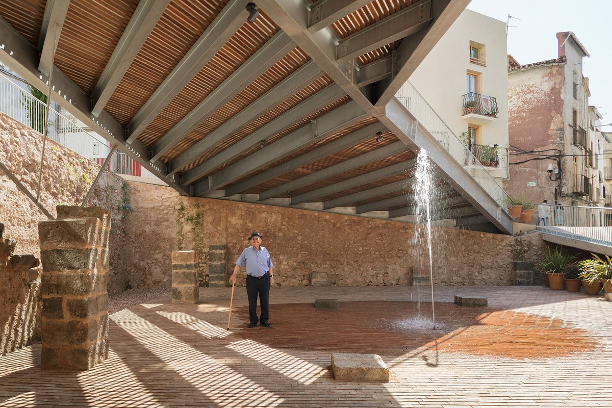 Patrimonio participativo. Plaza de la Sinagoga por Cel-Ras Arq + Grupo Aranea + El Fabricante de espheras
metalocus.es/es/noticias/pa…
Participative heritage. Synagogue Square by @CEL_RAS, <a href="/GrupoAranea/">grupo aranea</a>, <a href="/el_fabricante/">el fabricante</a> 
metalocus.es/en/news/partic…
<a href="/milena_fotoarq/">Milena Villalba</a> @Gafufola <a href="/OndaAjuntament/">Ajuntament d'Onda</a>
