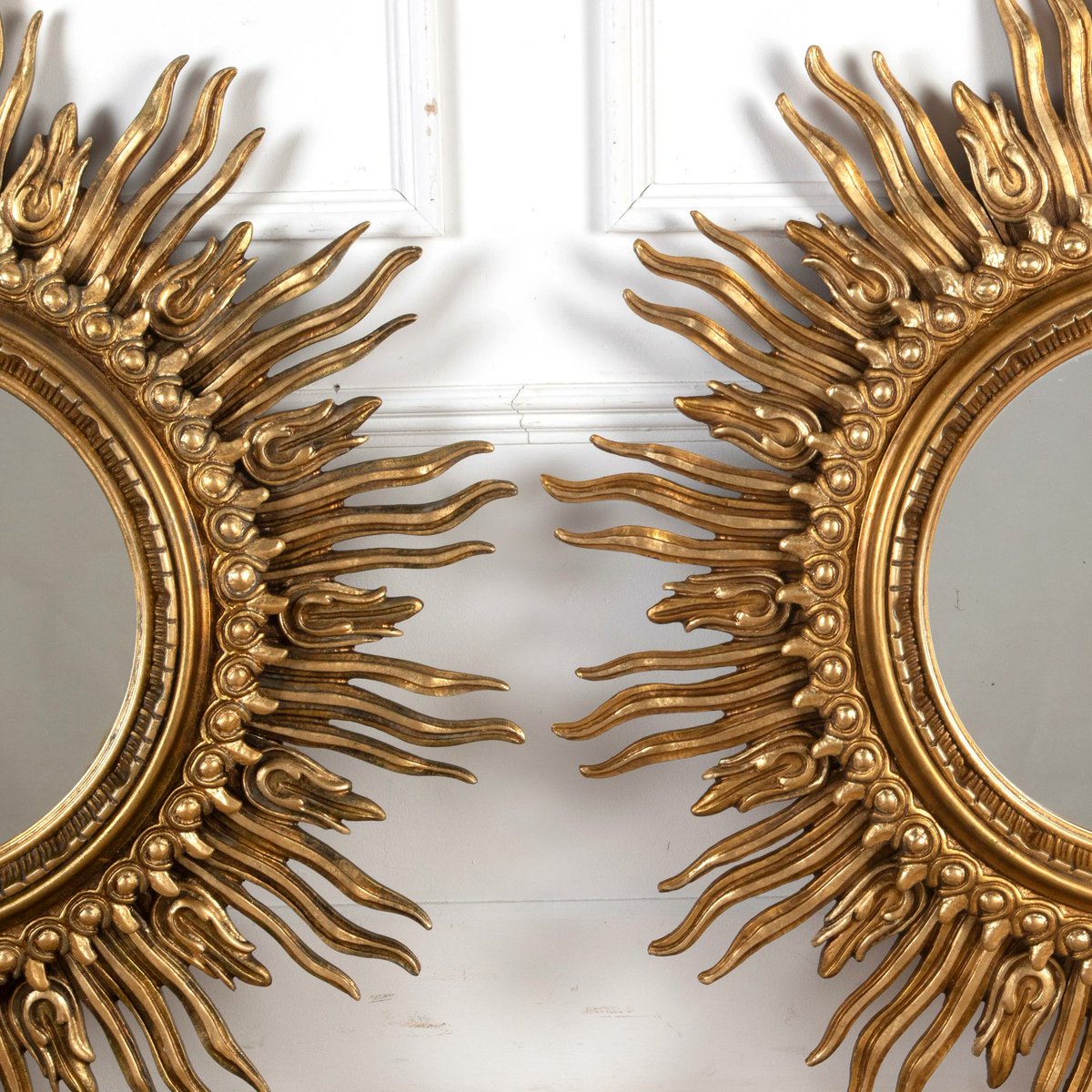 L A T E S T  A R R I V A L ✨ 

Pair of Large Giltwood Sun Mirrors by Francisco Hurtado
 
buff.ly/3oJ0j3V 

#LorfordsAntiques #Antiques #Lorfords #Mirror #Interiors