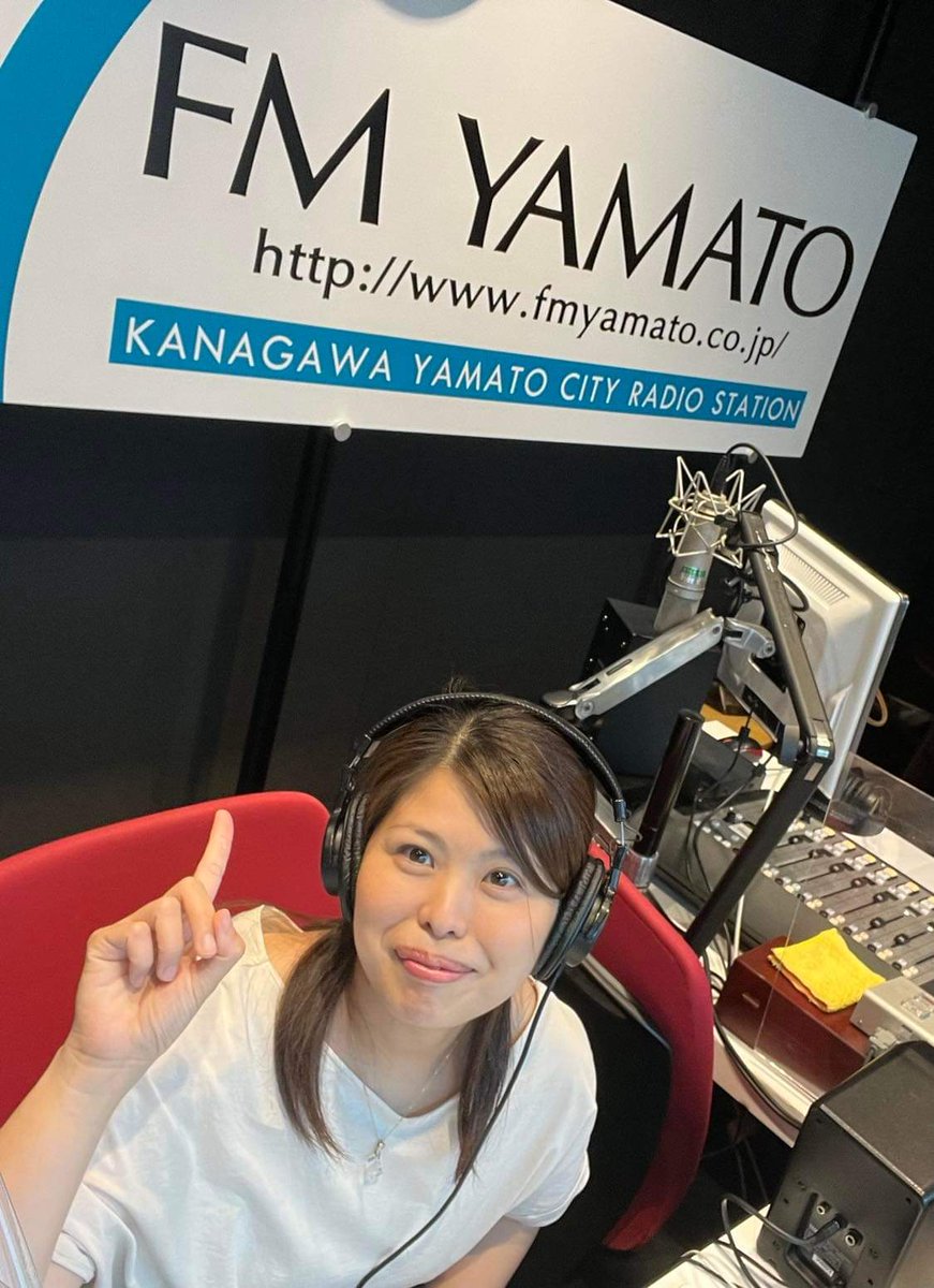 nanachiga's tweet photo. 毎週木曜日22時30分から絶賛放送中！

こちら七つ屋ちがらじ屋！
本日は取って出し！😆🖐️

ゲストさんはFMやまと内で番組持たれている
小山香織 さん😊🖐️

１粒で２度美味しい放送を
お楽しみに！😁🖐️

Fmやまと『こちら七つ屋ちがらじ屋』 
サイマルラジオ

https://t.co/pDSIVV7O6L https://t.co/pxKyybJcMX