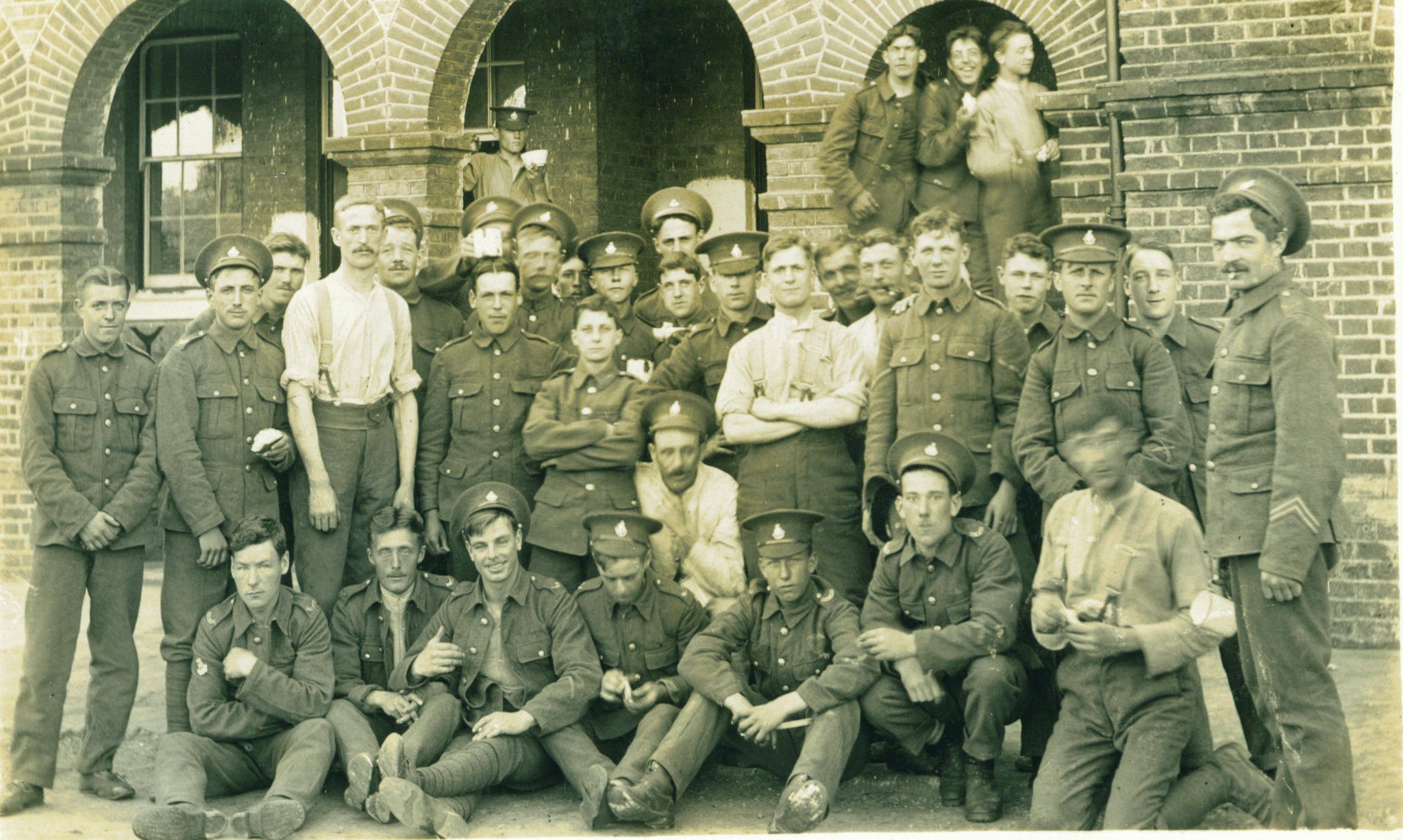 Britain went to war #OTD in 1914: these men of 2/Royal Sussex Regiment were mobilised at their barracks in Woking. Within a week they were in France, fighting on the Marne, the Aisne &amp; at Ypres. In a war said to be over by Christmas, how many of these faces lived to see it? https://t.co/dDDTPw0eYP